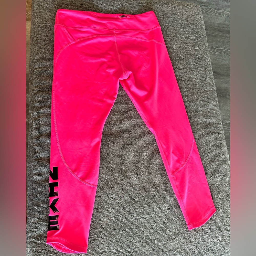 Hot pink Nike leggings
